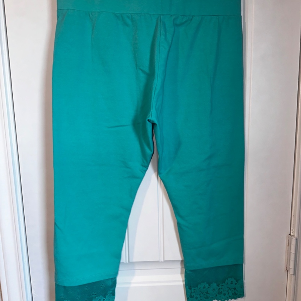 LOGO Layers by Lori Goldstein Cropped Legging with Lace Trim - XSP - Picture 3 of 10